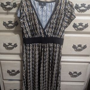 Byer California Black and Tan Geometric V-Neck Maxi Dress